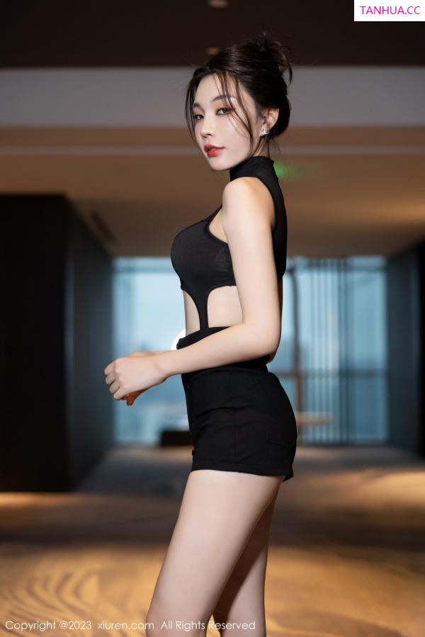 陈芝 芝芝Booty [XiuRen]高清写真图 2023.09.22 No.7432 徐莉芝Booty 美腿短裙第2张图片